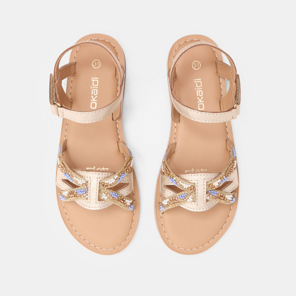 صنادل بأشرطة جلدية مضفرة لامعة للفتيات